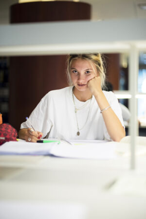 Studeren in de bibliotheek (22).jpg