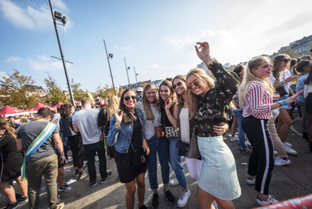 Students on Stage - Sint-Jansplein (16).jpg