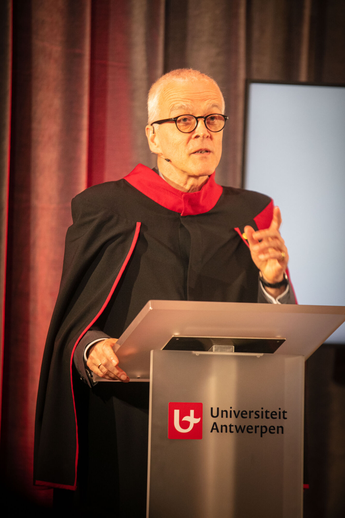 Eredoctoraten Anne-Mie Van Kerckhoven en Paul Van Hoeydonck (18).jpg