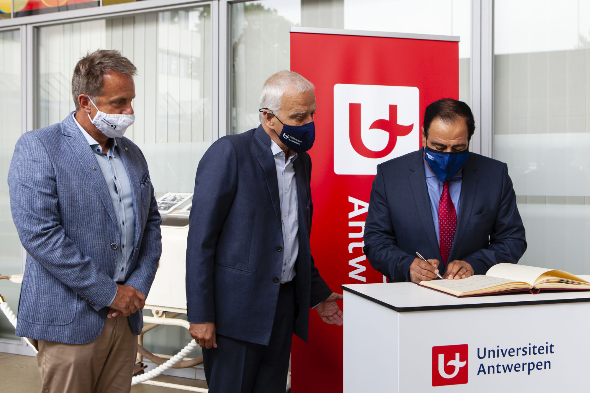 Eredoctor Izzeldin Abuelaish bezoekt UAntwerpen (5).jpg
