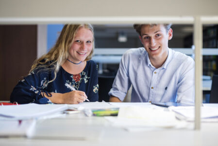 Studeren in de bibliotheek (30).jpg