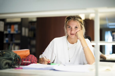 Studeren in de bibliotheek (21).jpg