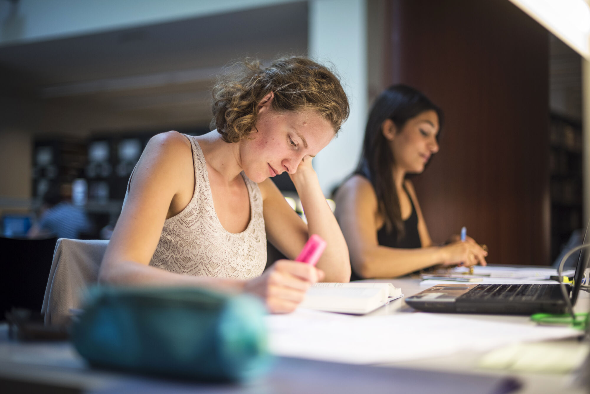Studeren in de bibliotheek (07).jpg