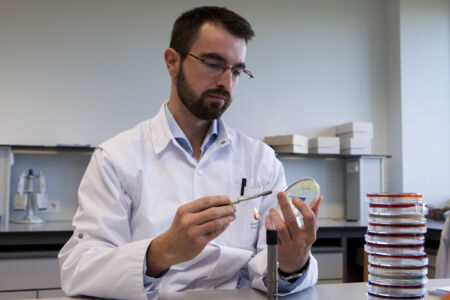 Laboratory of Medical Microbiology (12).jpg