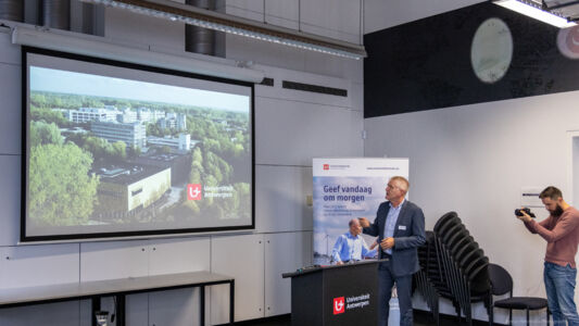 Info- en netwerkreceptie schenken en legateren aan UAntwerpen