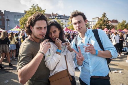 Students on Stage - Sint-Jansplein (03).jpg