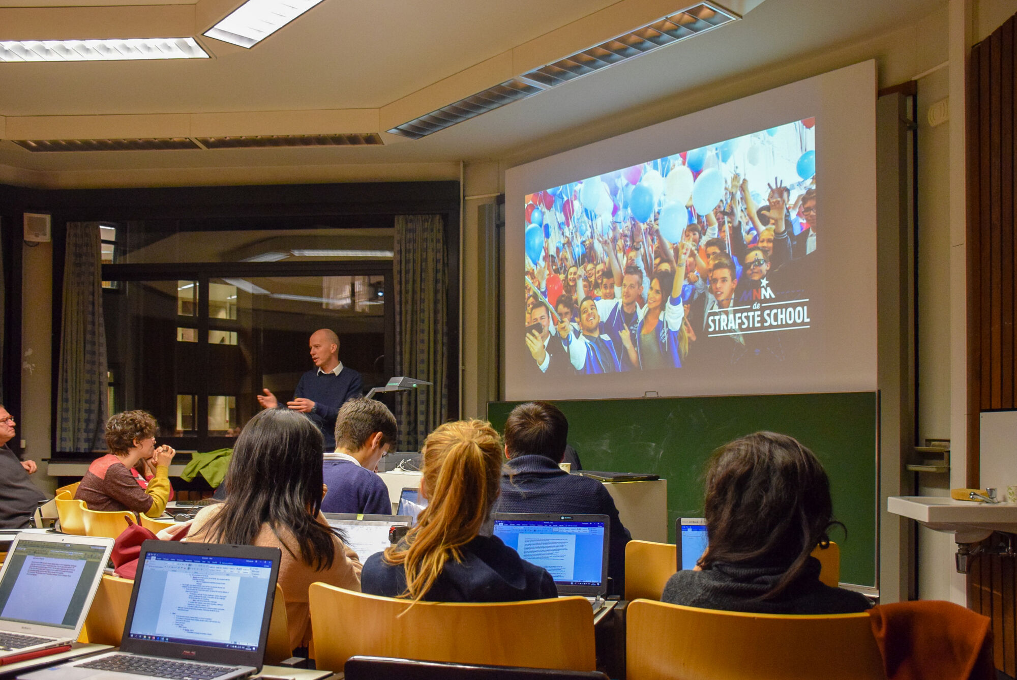 Gastcollege Peter Claes VRT (4).jpg