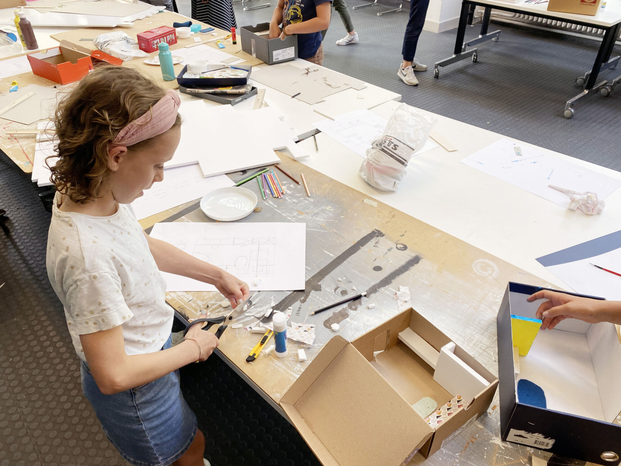 Kinderuniversiteit 2021- Ontwerp een kamer voor je favoriete personage (2).JPG