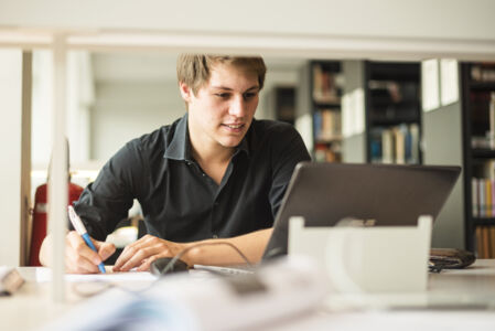 Studeren in de bibliotheek (31).jpg