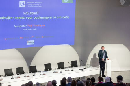 048_symposium_UMCA_3703.jpg