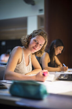 Studeren in de bibliotheek (09).jpg