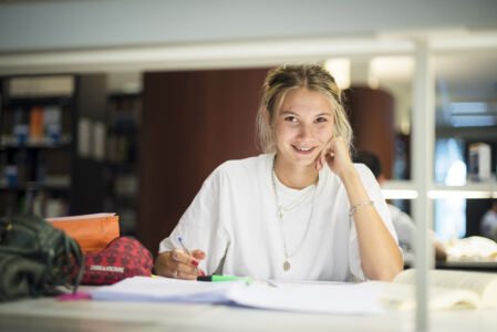 Studeren in de bibliotheek (20).jpg