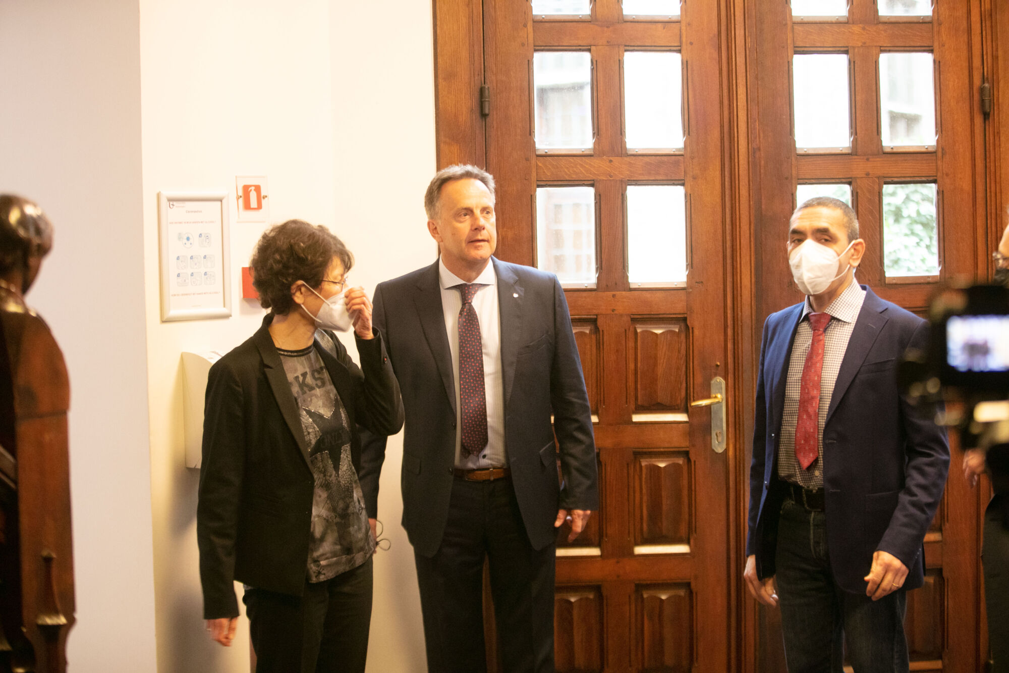 Eredoctoraten Uğur Şahin en Özlem Türeci (01).jpg