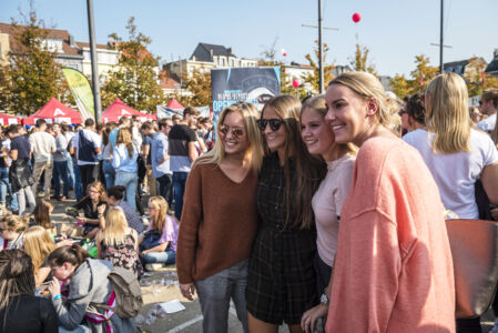 Students on Stage - Sint-Jansplein (02).jpg