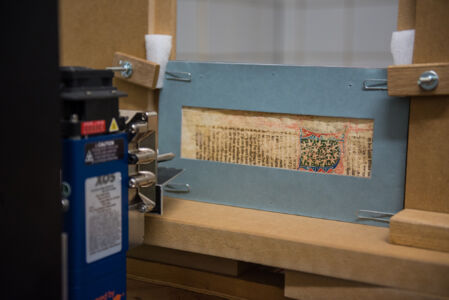 Middelnederlands fragment onder de scanner (1).jpg