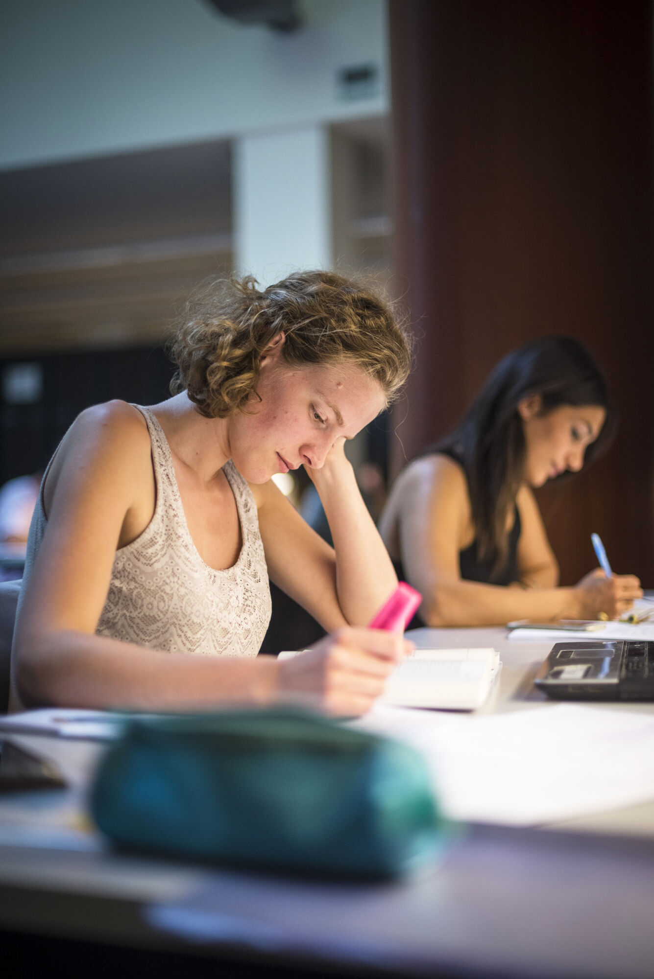 Studeren in de bibliotheek (08).jpg