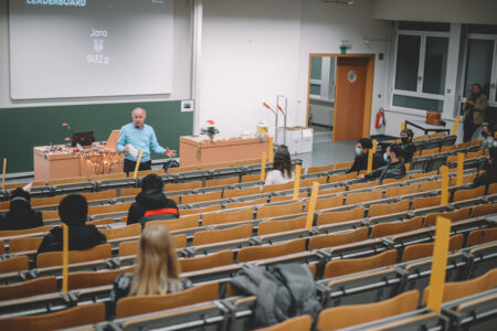 Christmas party international students FBE 2020 (11).jpg