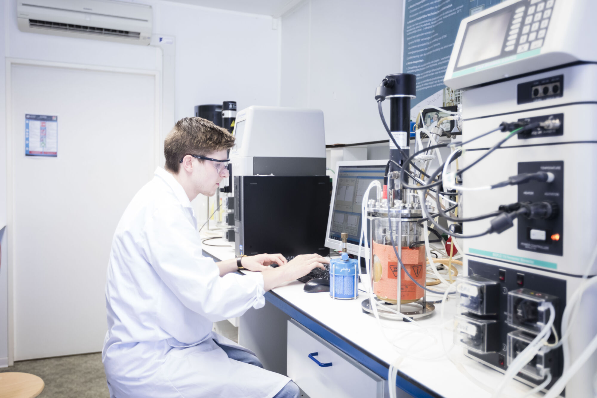 Industriële wetenschappen chemie en biochemie (11).jpg