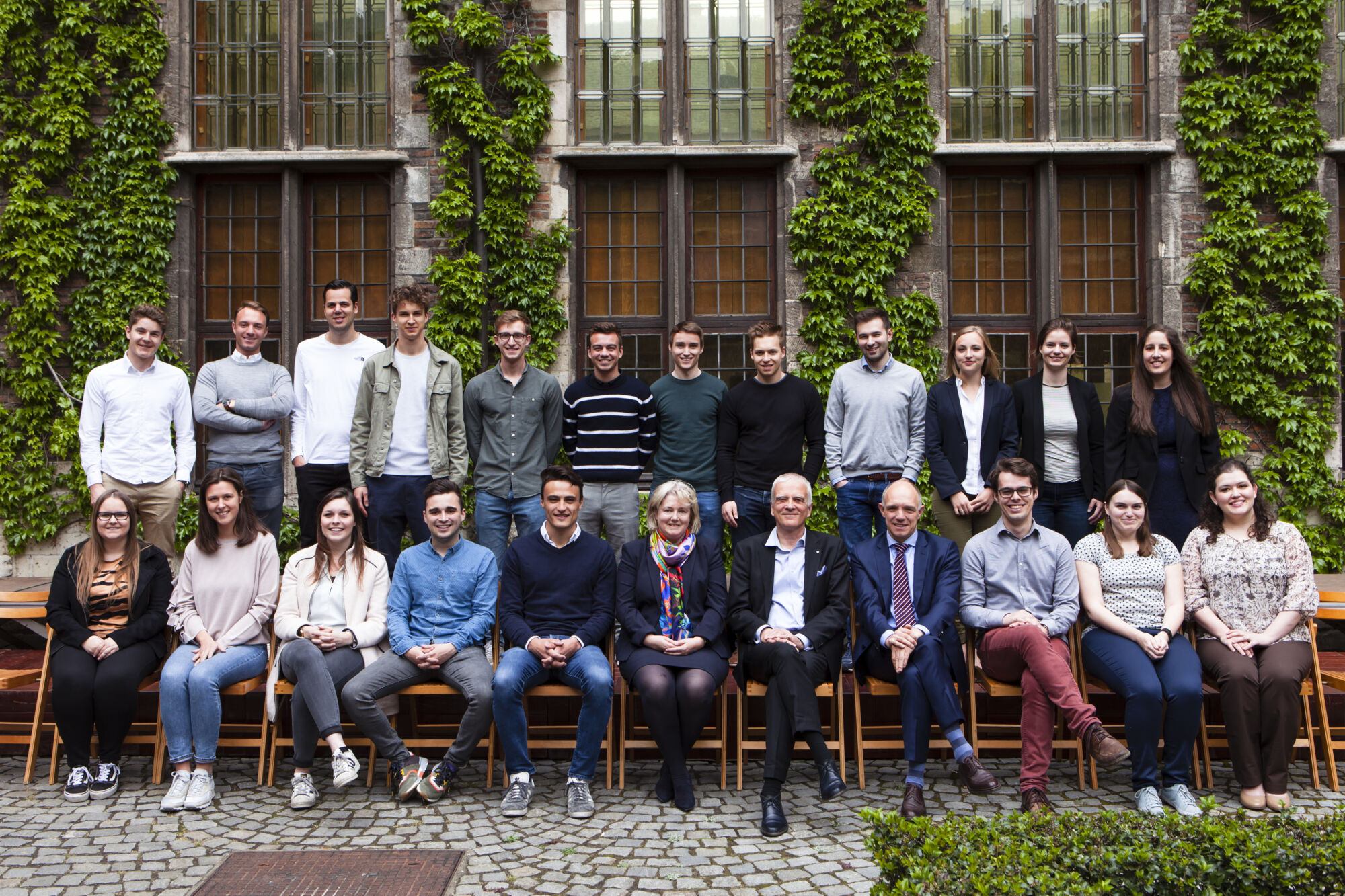Proclamatie Bedrijfswetenschappen en Economie 2019 (groepsfoto) (3).jpg