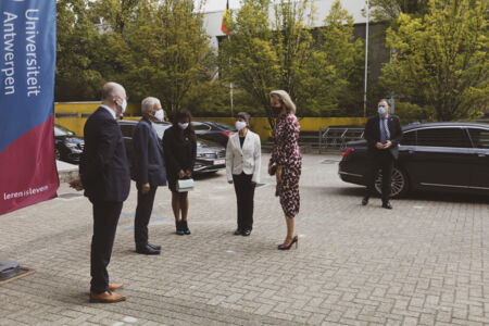 Koningin Mathilde bezoekt Centrum voor de Evaluatie van Vaccinaties (9).JPG