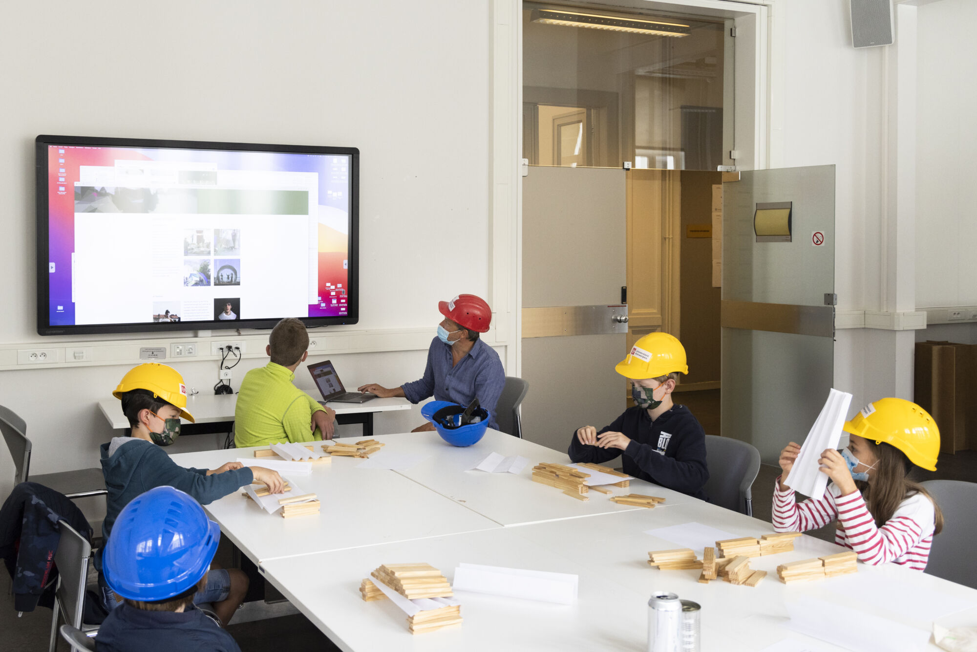 Kinderuniversiteit 2021 - Kracht in bruggen en kathedralen (81)